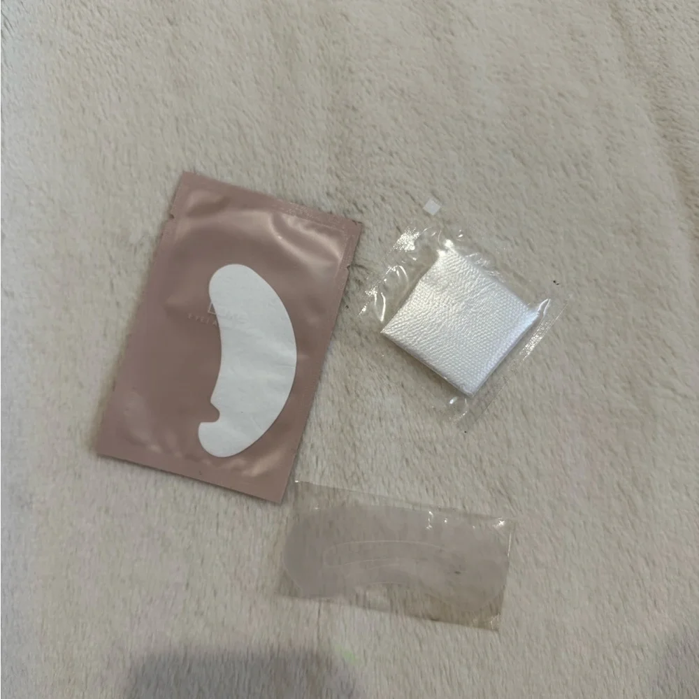 Accessories from Eyelash Tint Set